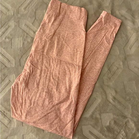 Buffbunny Collection Pants - L Buff Bunny Leggings- rosebud design